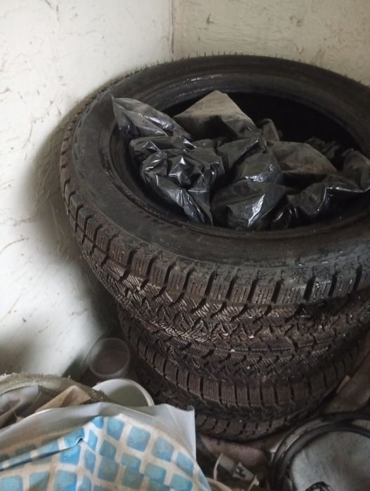 Продаю зимние шины
