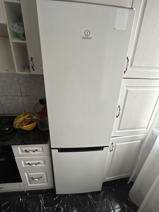 Холодильник Indesit