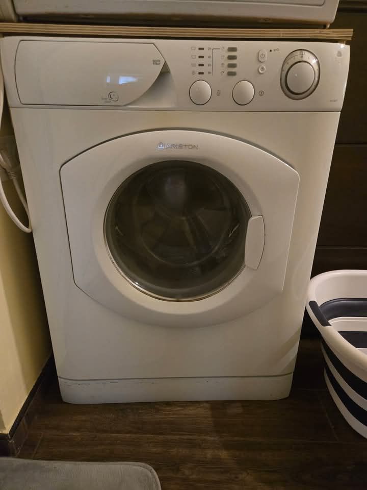 Продавам пералня Ariston, Beko.
