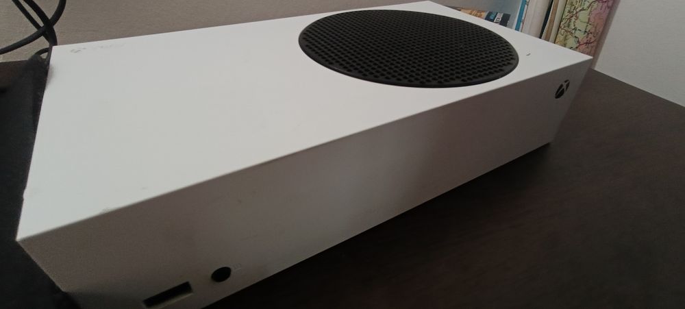 vând Xbox nou lam folosit de 3 ori am și cutie