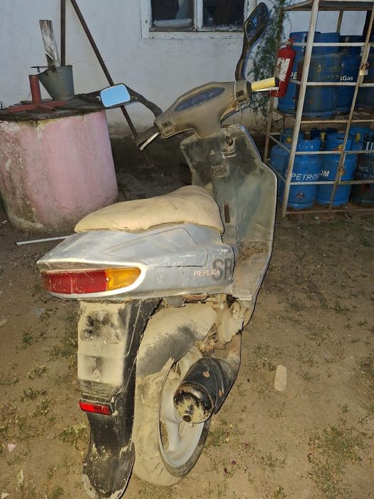 Vand sau schimb scuter aprilia