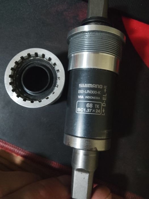 Butuc pedalier SHIMANO BB-UN300-K 68-127.5mm / pătrat