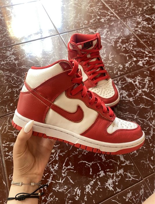 Nike dunks high red