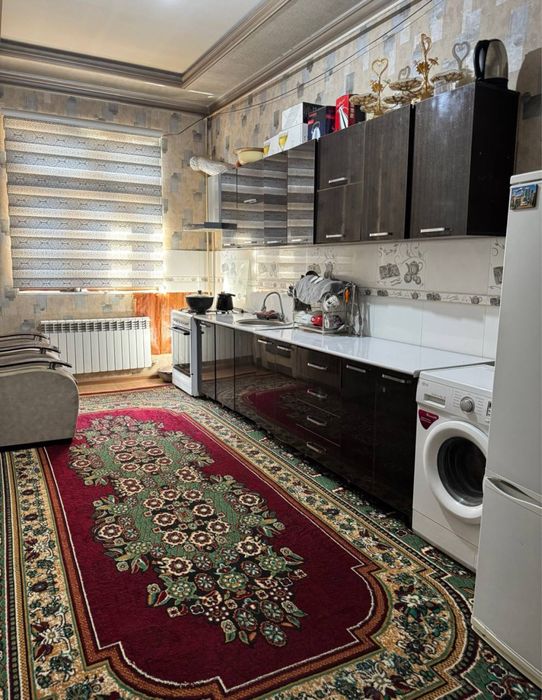 Срочно!! Продаётся дом - 4 соток , 8 комнат. улица Эркин