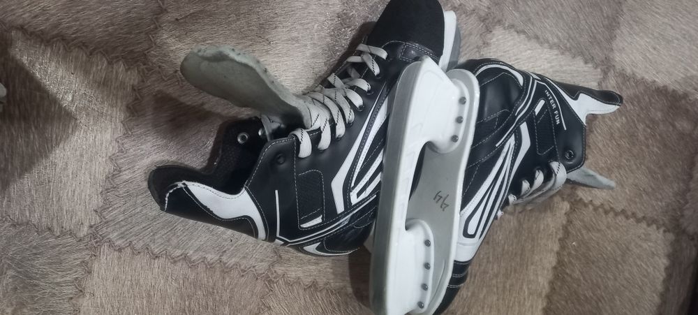 Продам коньки мужские.