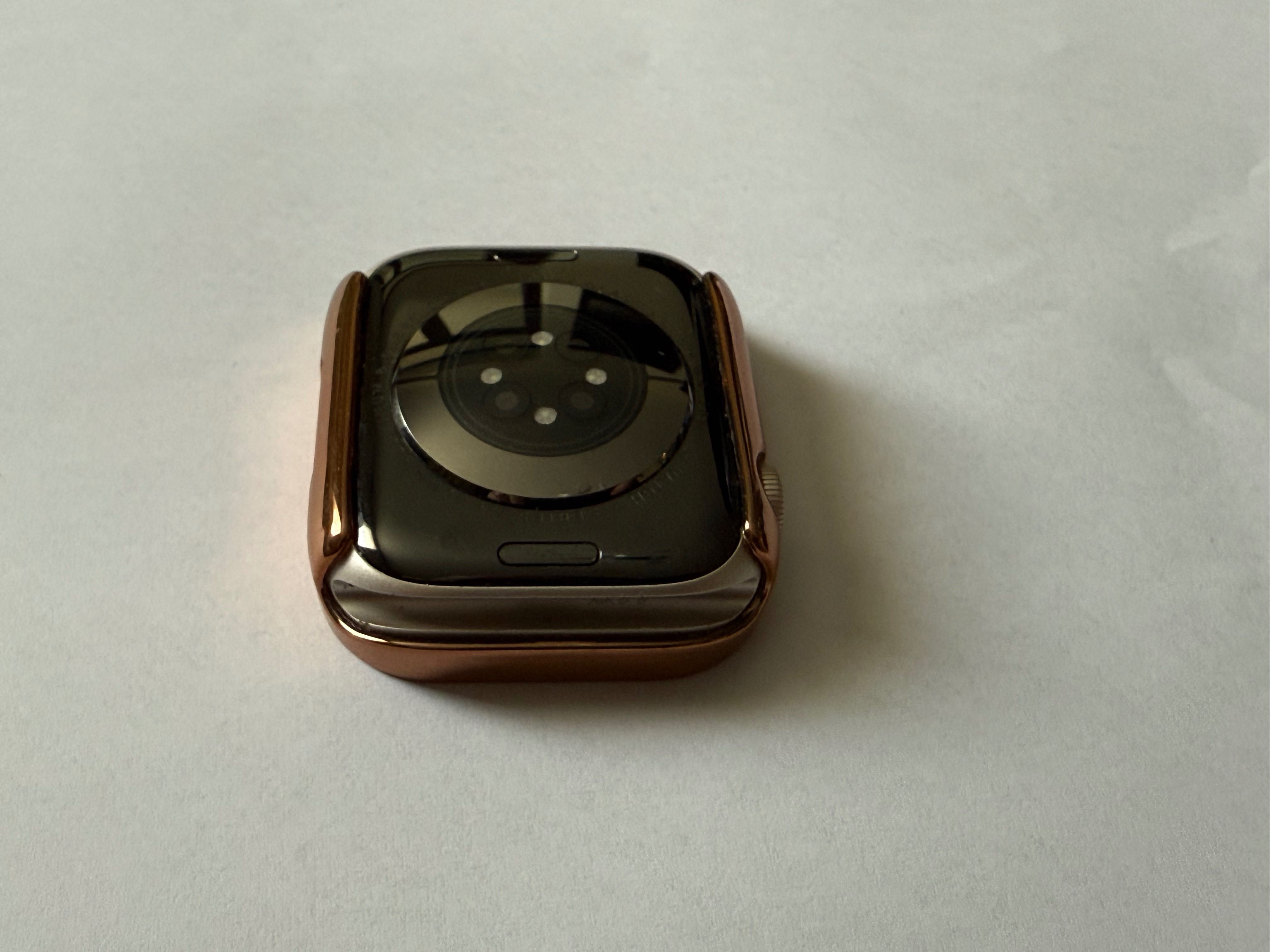 Apple Watch Series 7 GPS, 45mm Starlight, MKN63BS/A+аксесоари