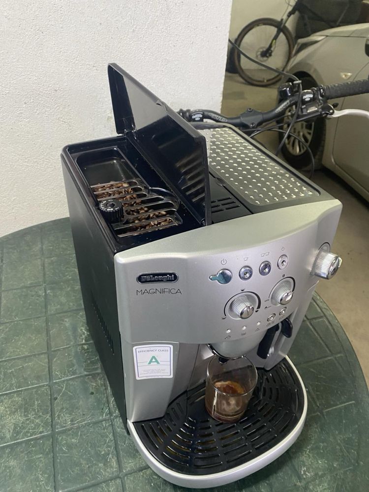 Каферобот DeLonghi Magnifica