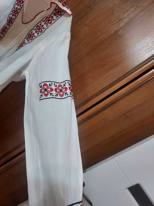 ie baiat cu motive nationale