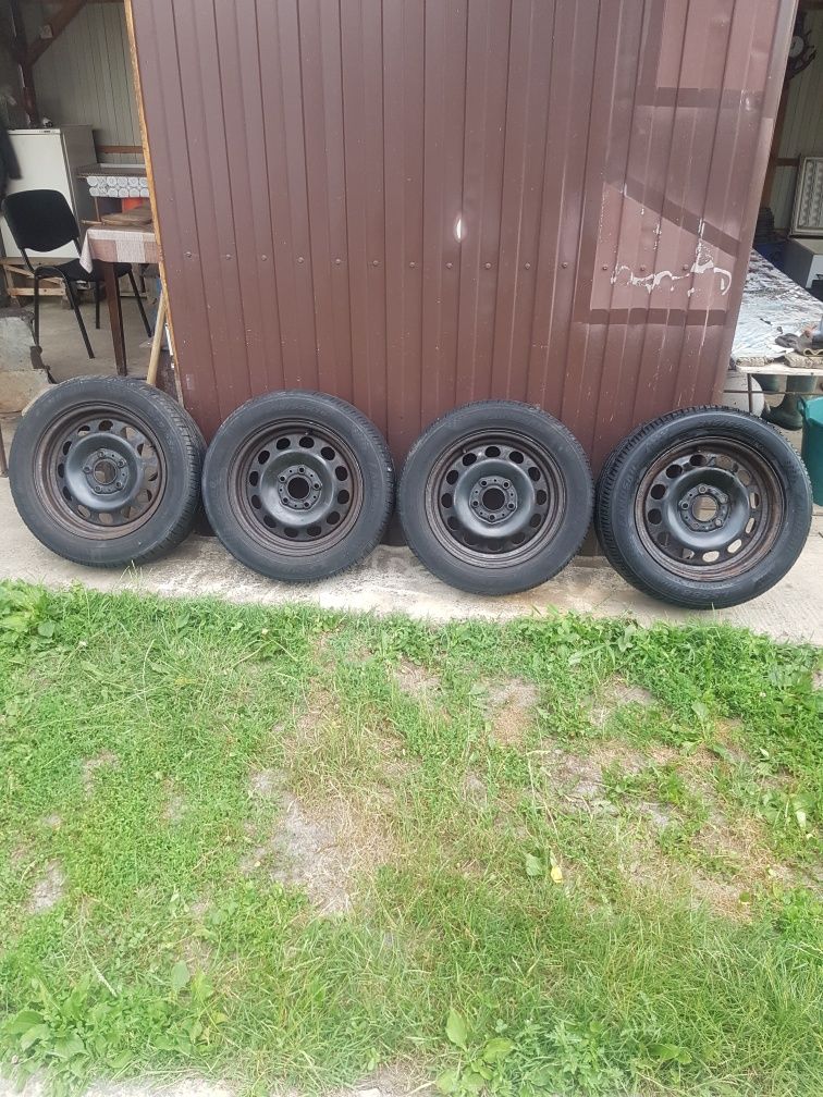 Jante de otel pentru BMW de vanzare cu capace sI anvelope de 215/55/16