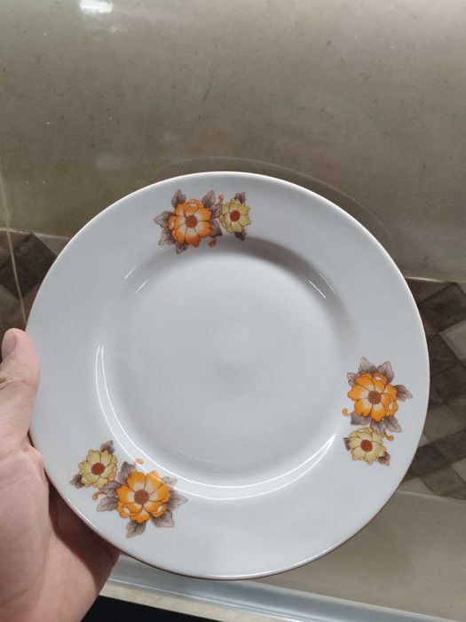 Порцеланови чинии - подарявам