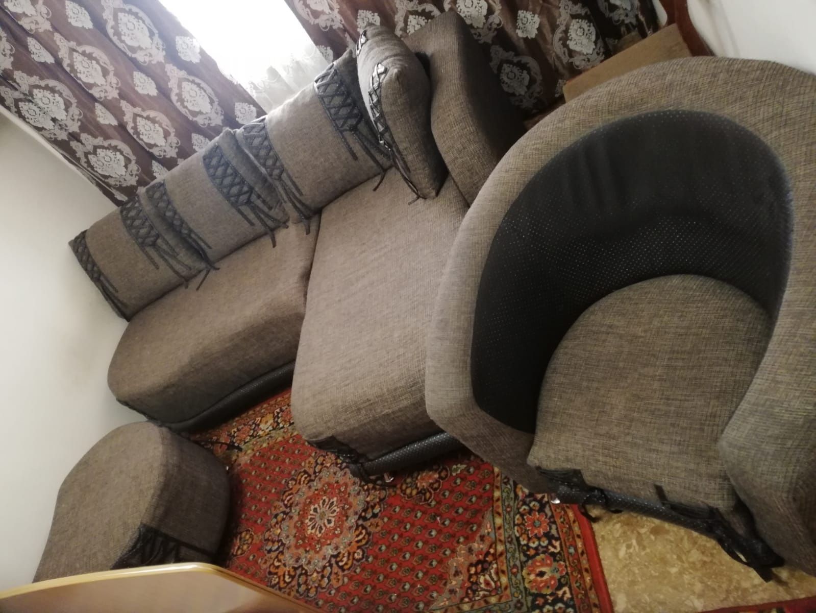 Продам диван с креслом и пуфом
