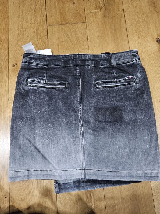Fusta Tommy Hilfiger mărimea M ,noua