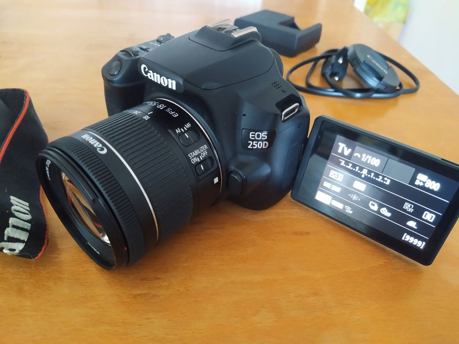 Фотоапарат DSLR Canon EOS 250D