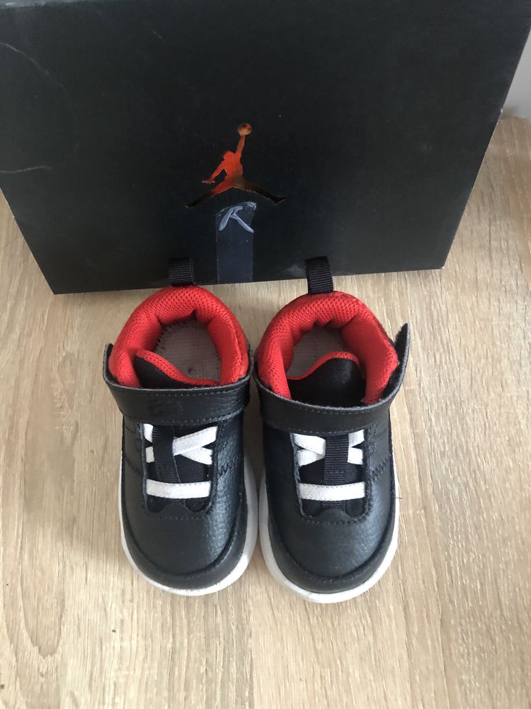 Adidasi Nike Jordan copii