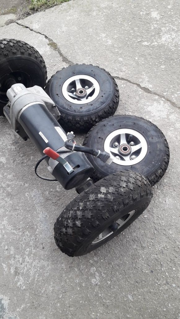 Електромотор с редуктор и гуми за инвалиден скутер