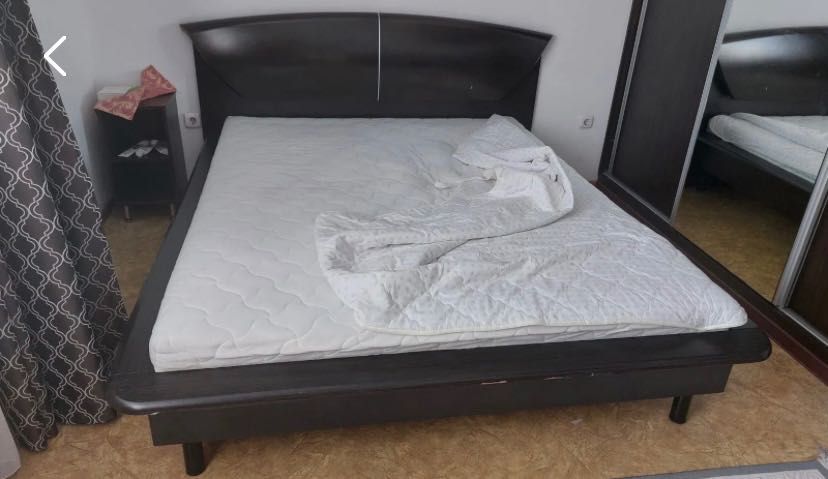 Продам двуспальную кровать