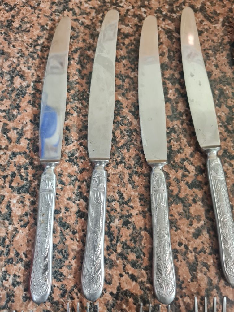Продам вилки, ложки, ножи для сервировки стола.