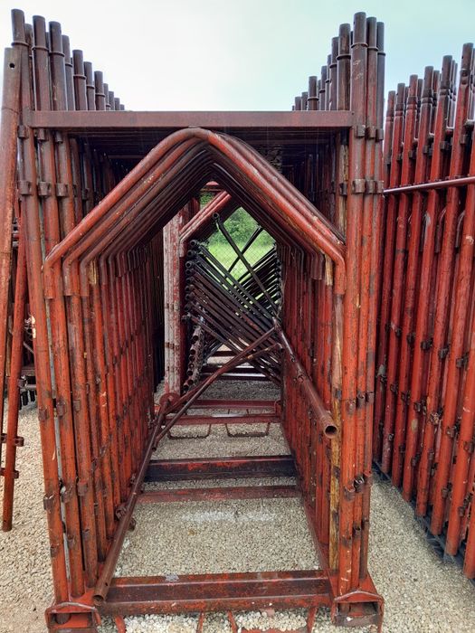 Popi metalici schela de inchiriat