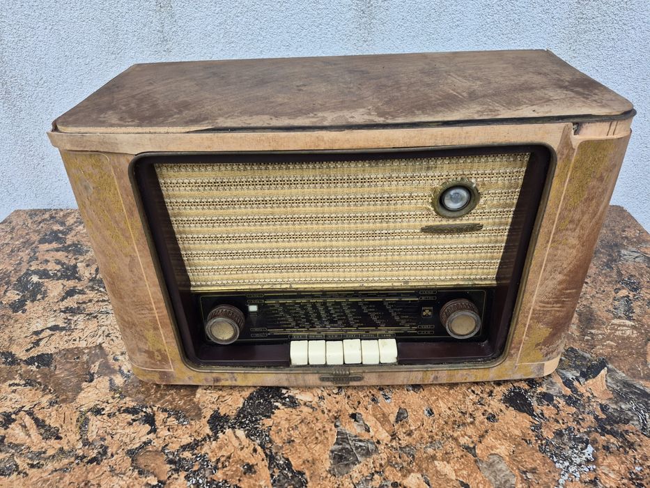 Vând colecție 32 Radio cu Lampi,carcasa ebonita&lemn din ani 1940-1980