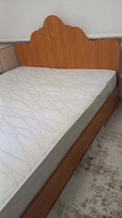 Продам срочно в отличном состоянии кровать с ортопедическим матрасом