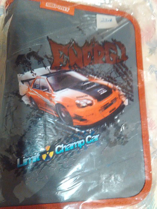 Несесер за момче пълен на фирма Spirit. С твърда основа и 1 цип.