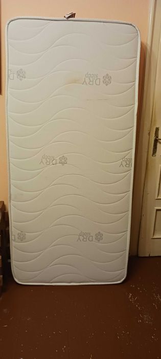 Продавам двулицев матрак 90 см/180 см