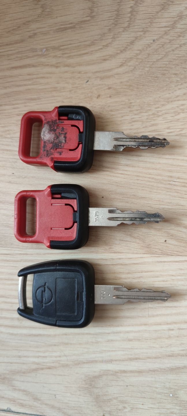 Ключове за Opel с транспондер ID40