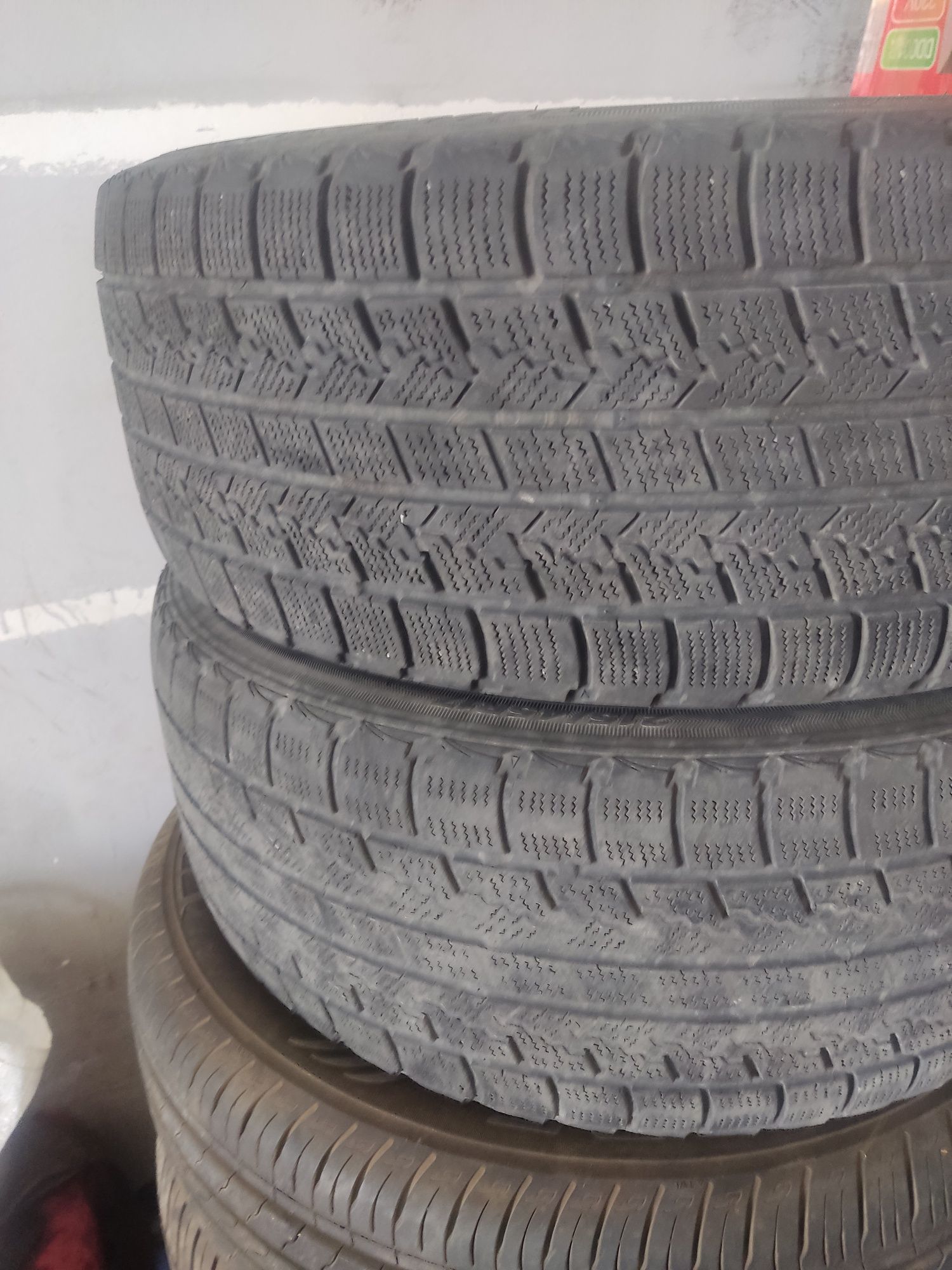 Шины 215/45/R17 продам 3 штуки есть
