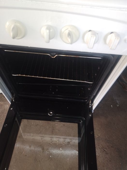 Ceas mecanic zaria cric haragaz cu   4 ochiuri si cuptor functional