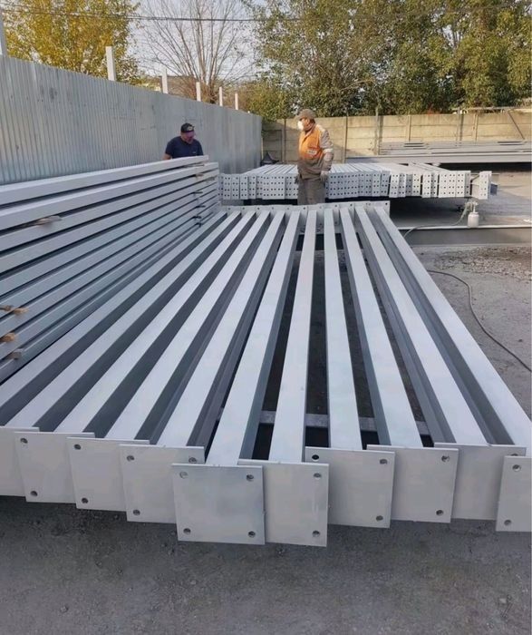 Vand Stâlpi metalice și ferme metalice pentru o hala metalica 7x25