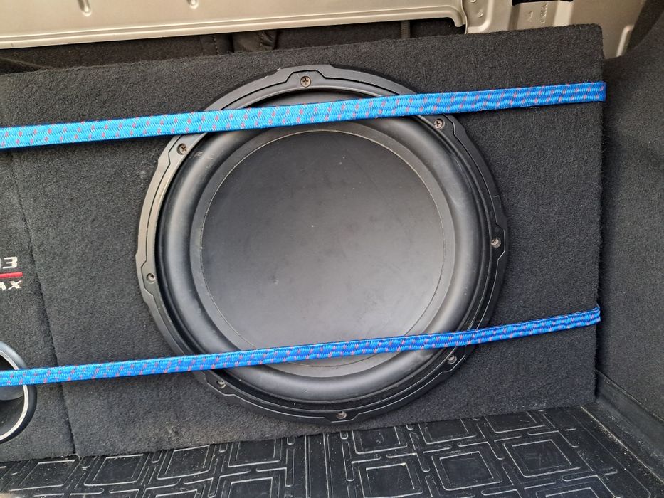 Vand 2 subwoofere+amplificatoare