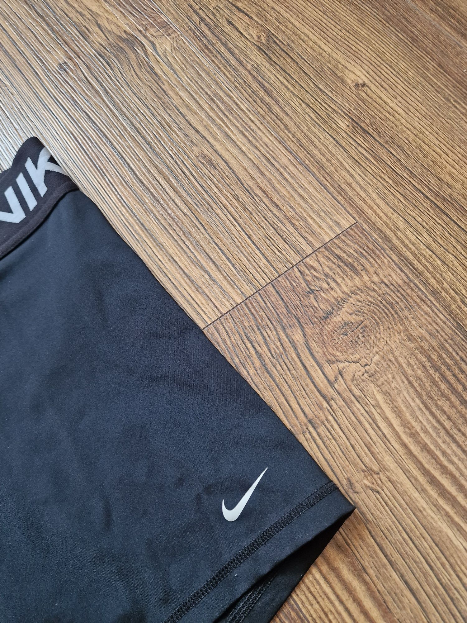 Страхотен дамски къс клин NIKE размер M