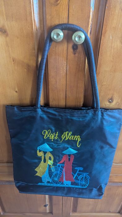 Дамски копринени чанти