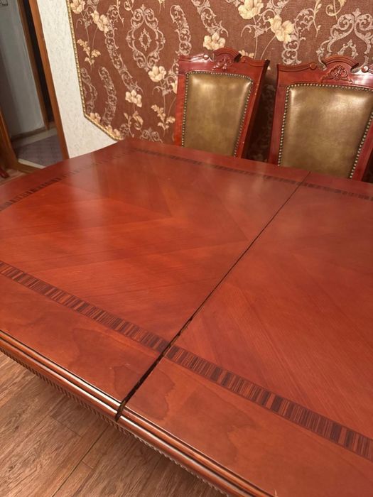 Продам стол и 8 стульев