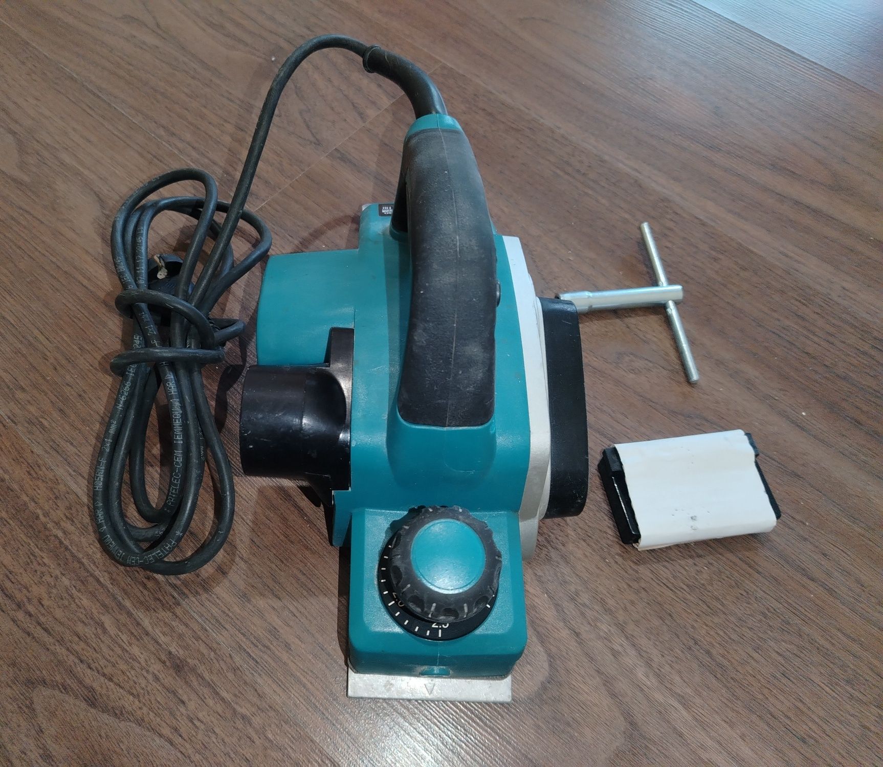 Рубанок электрический Makita 82 mm KP 0800