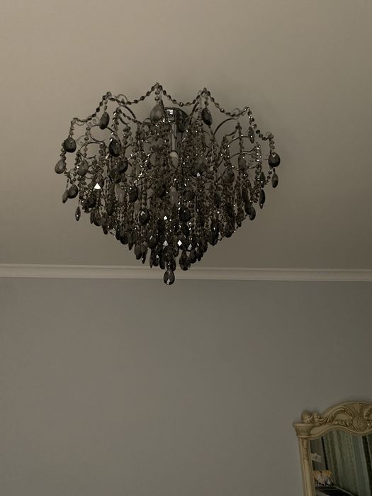 Люстру почти новую