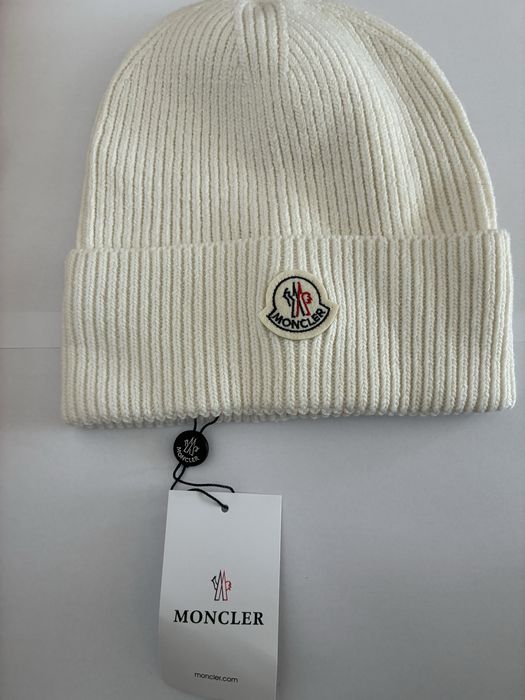 Caciula alba moncler