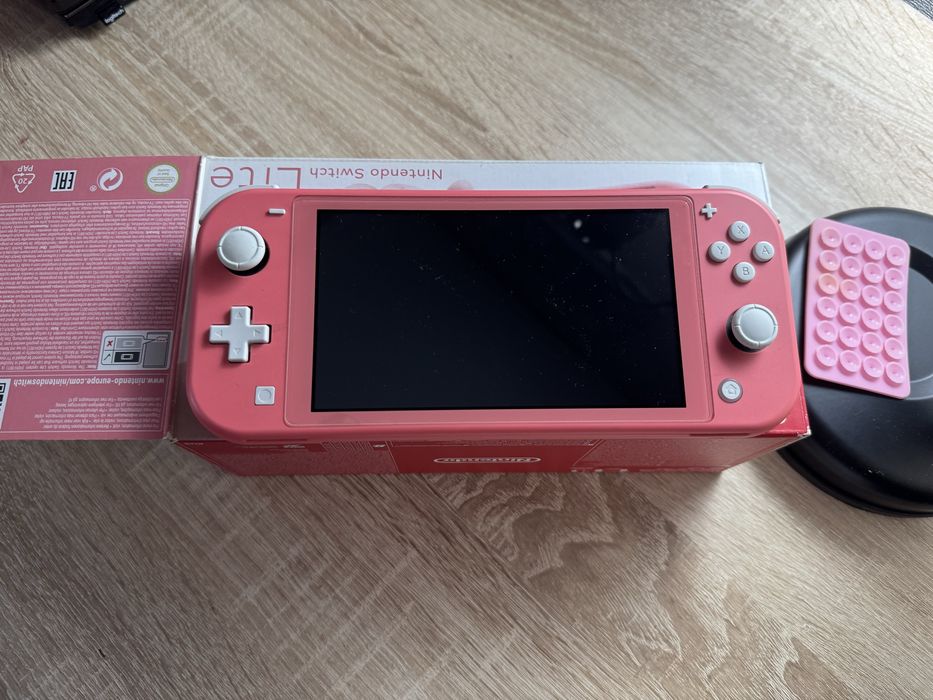 Продаю Nintendno Switch Lite