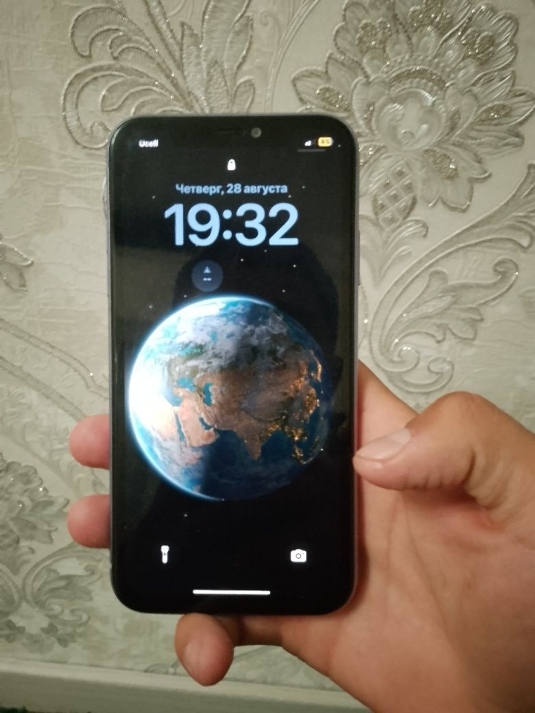 Iphone 11 telefoni sotiladi