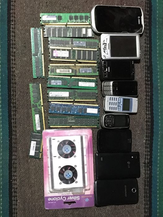 Рам Памет и Телефони за 25 лева  общо