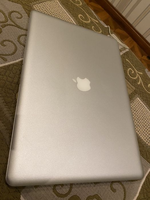 Macbook pro 17 inch late 2011