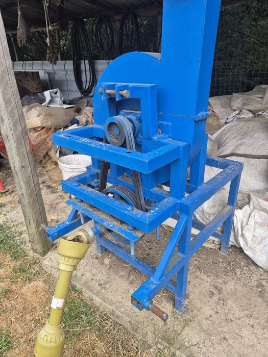 Vând tocătoare crengi pentru tractor