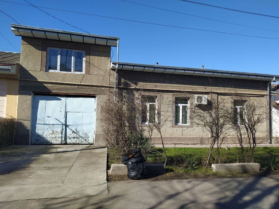 Дом на против Дворец Авиастроителей