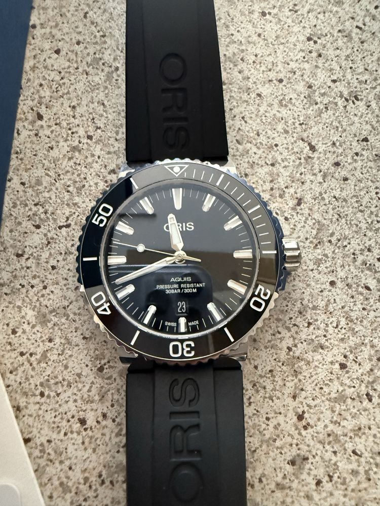 Oris Aquis Date часовник