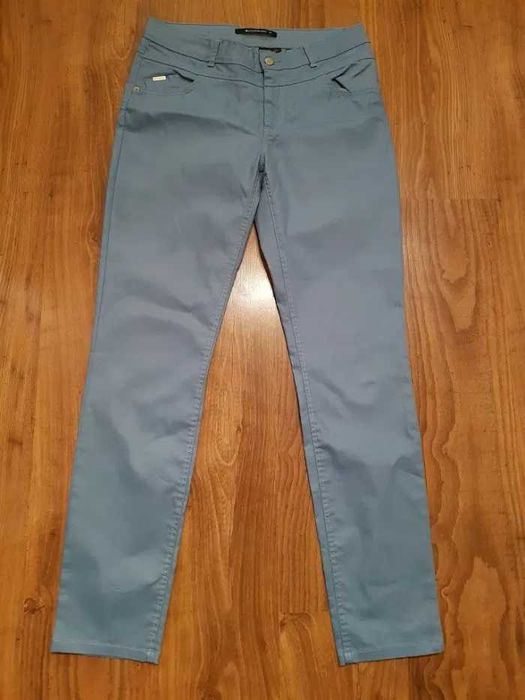 Blugi Expresso,marimea 38 dar sunt mai mari,stare f buna(defect)