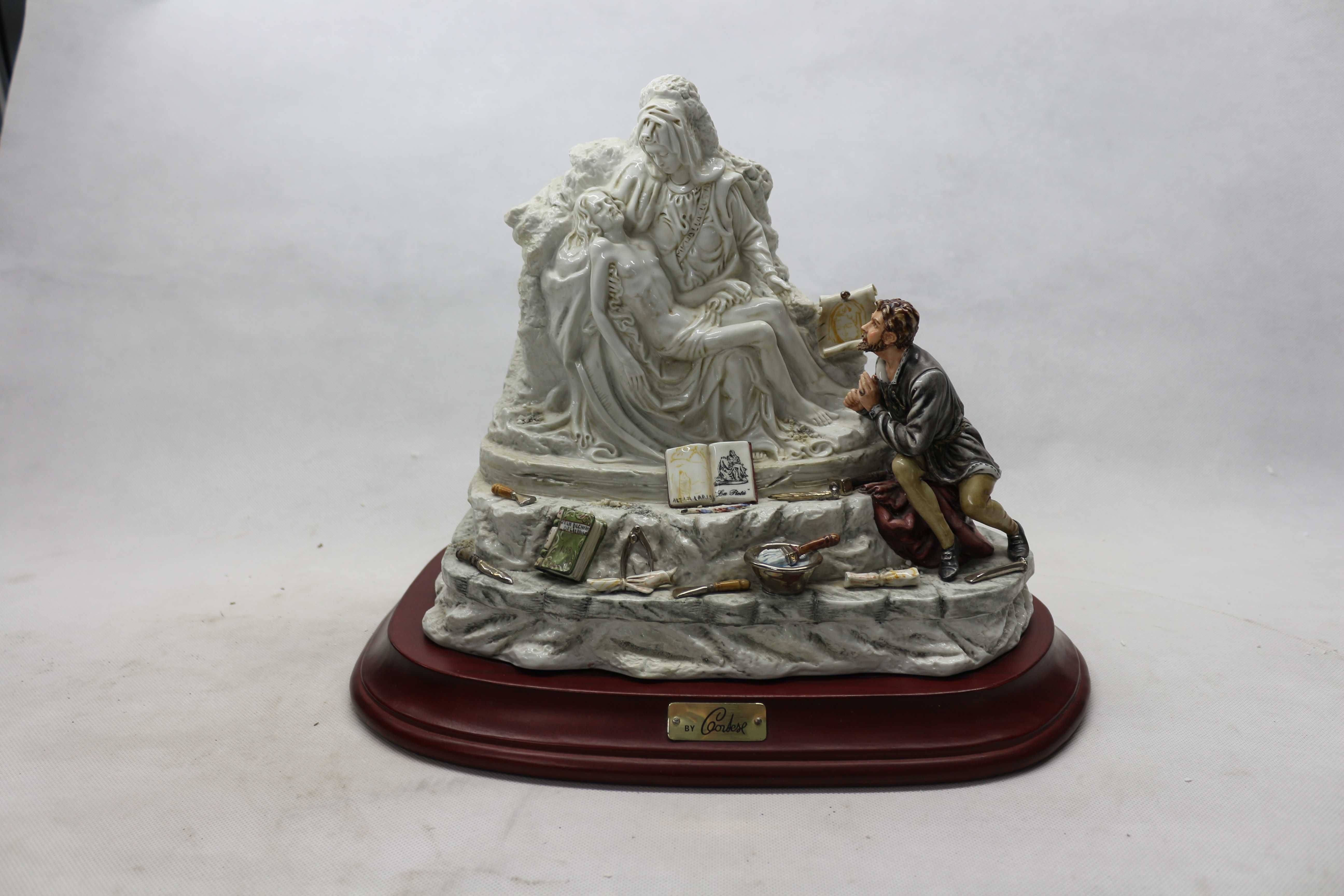 Статуэтка из фарфора Пьета Микеланджело Capodimonte Италия