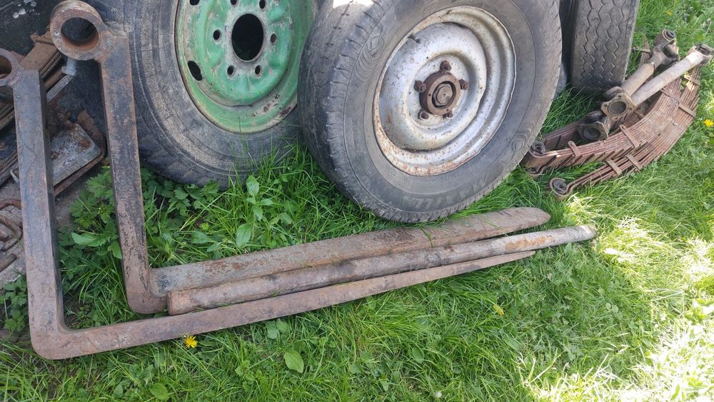 Vând furcii buldoexcavator