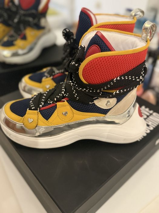 Сникърси Love Moschino