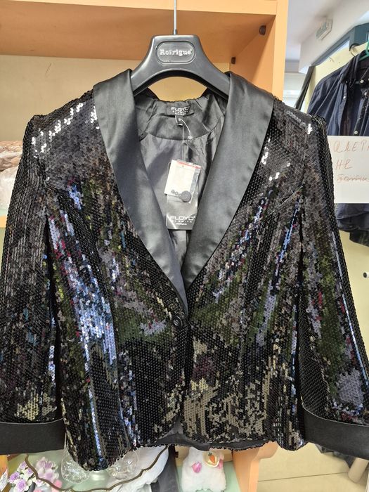 Дамско чисто ново сако с пайети, размер м,
