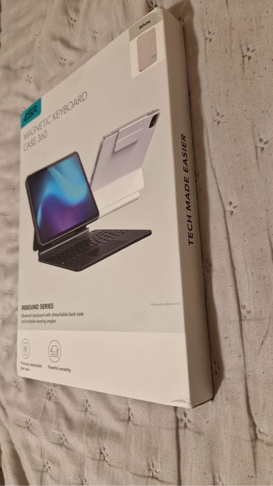 ESR Magnetic Keyboard Case 360  Alb ( ipad pro 11’’ 2024)